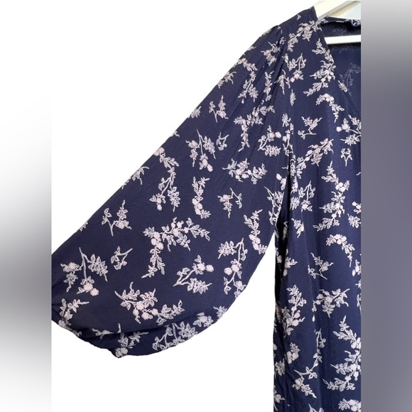 Hinge | Navy V Neck Floral Button Front Blouse 3/4 Sleeve Sz L - Picture 6 of 9